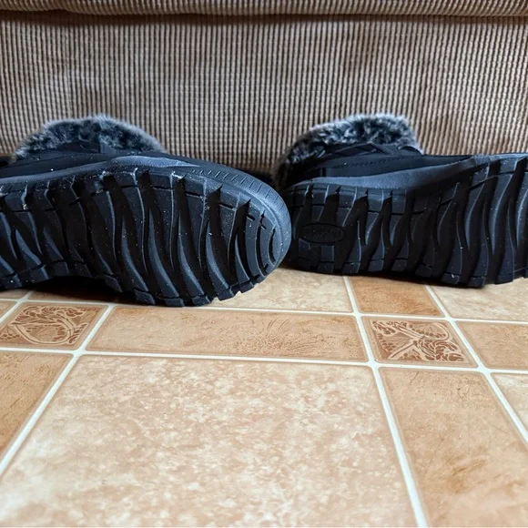 Black Fur-Lined Winter Boots - Picture 2 of 4